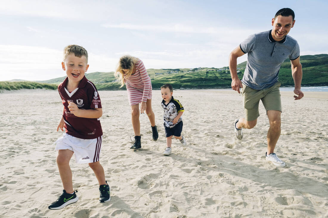 Family Photography of a race on a Donegal Beach l by Patrick Duddy Photography